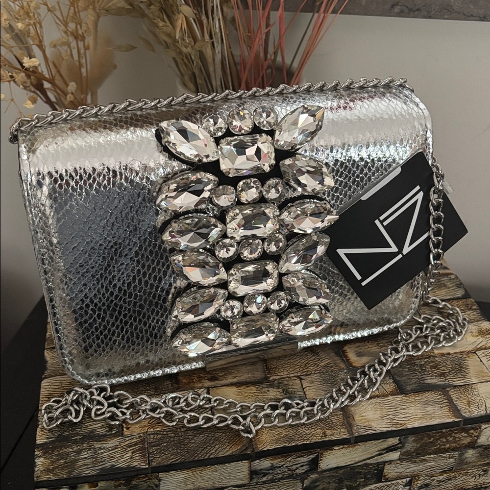 NWT INZI Silver Handbag Clutch Crystal Embellishments Chain Strap Snakeskin - Picture 2 of 14